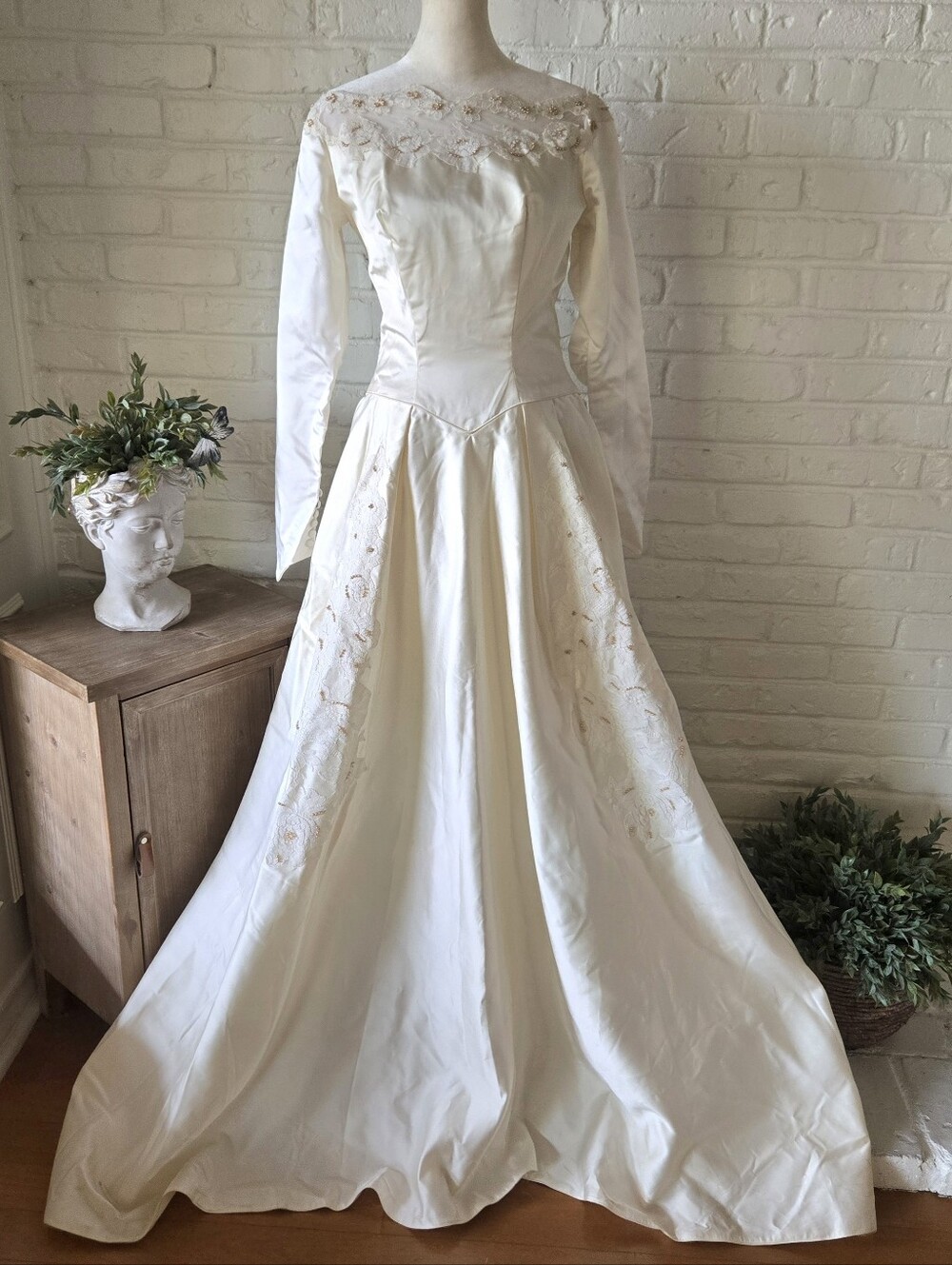 Vtg 1950s Romantic Ivory Lace Applique Beaded Wedding Gown, 2